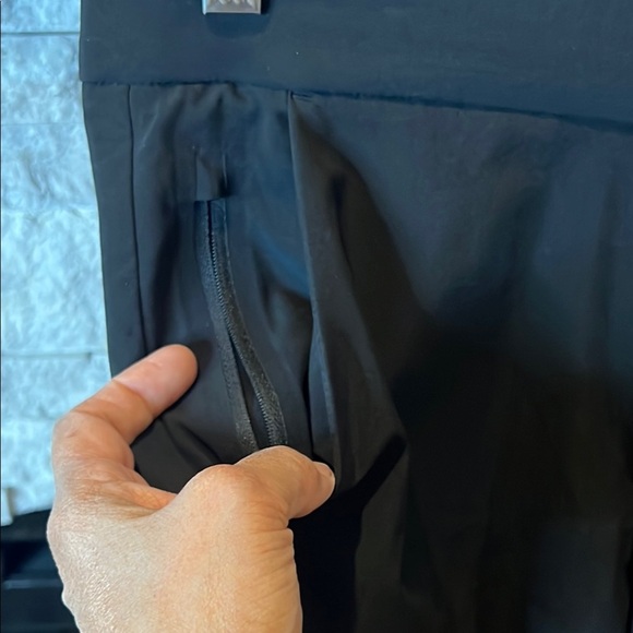 Athleta Black Shorts with 5 pockets, 3 zippered size 2 - Picture 11 of 12